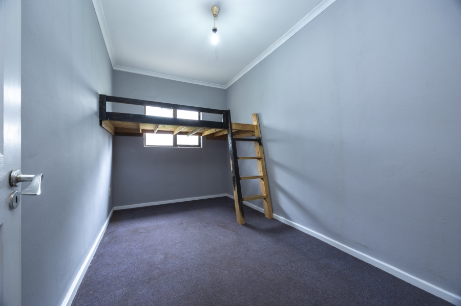 7 Bedroom Property for Sale in Plattekloof Western Cape